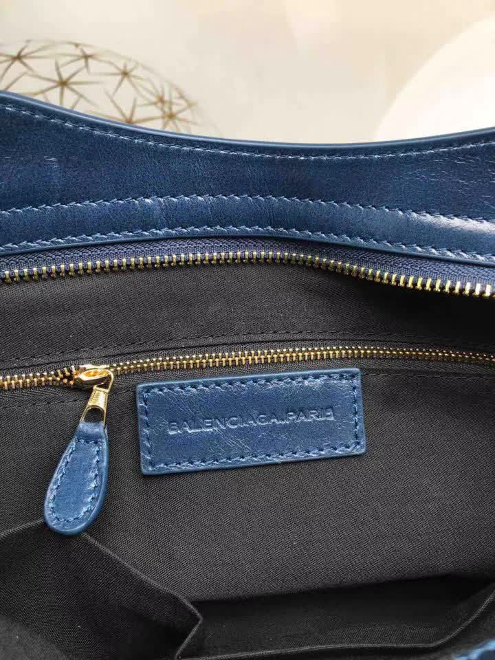 BALENCIAG巴黎世家 義大利進口 原版油蠟頭層牛皮 香皮小銀釘 時尚百搭 手提肩背斜挎包  BL1582